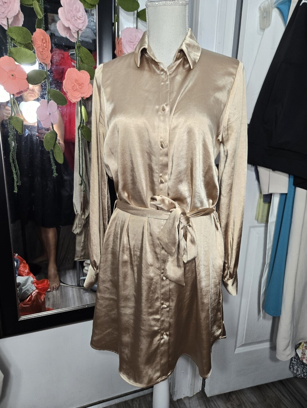 GB Gianni Bini champagne-colored satin shirt dress Sz M NWT